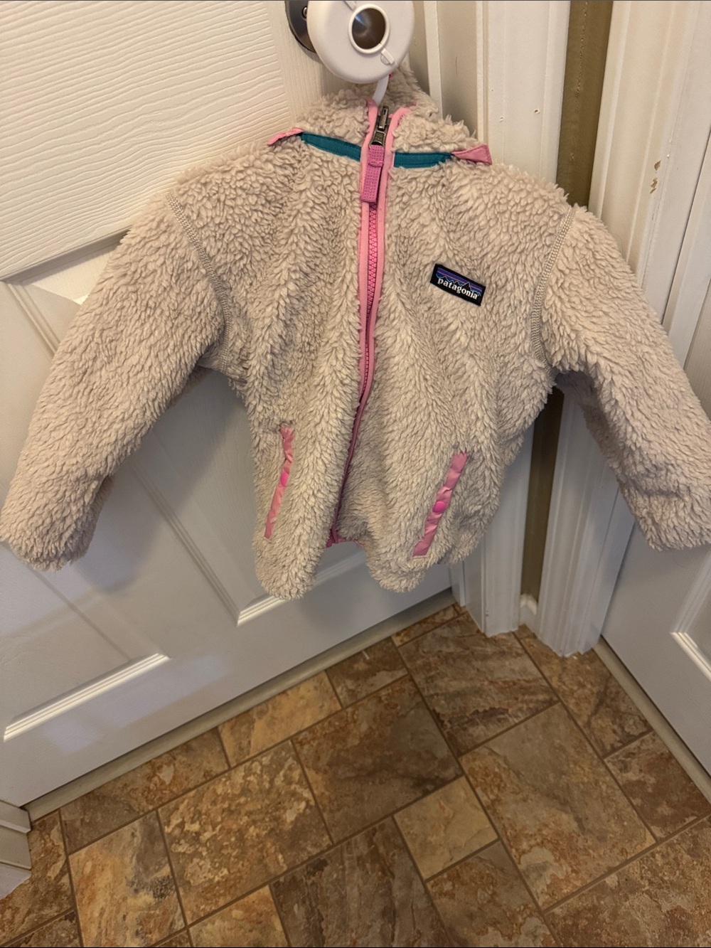 Patagonia Teal & Light Pink Kids Puffer Jacket, 4T. Gently Used Condition. - Picture 11 of 12